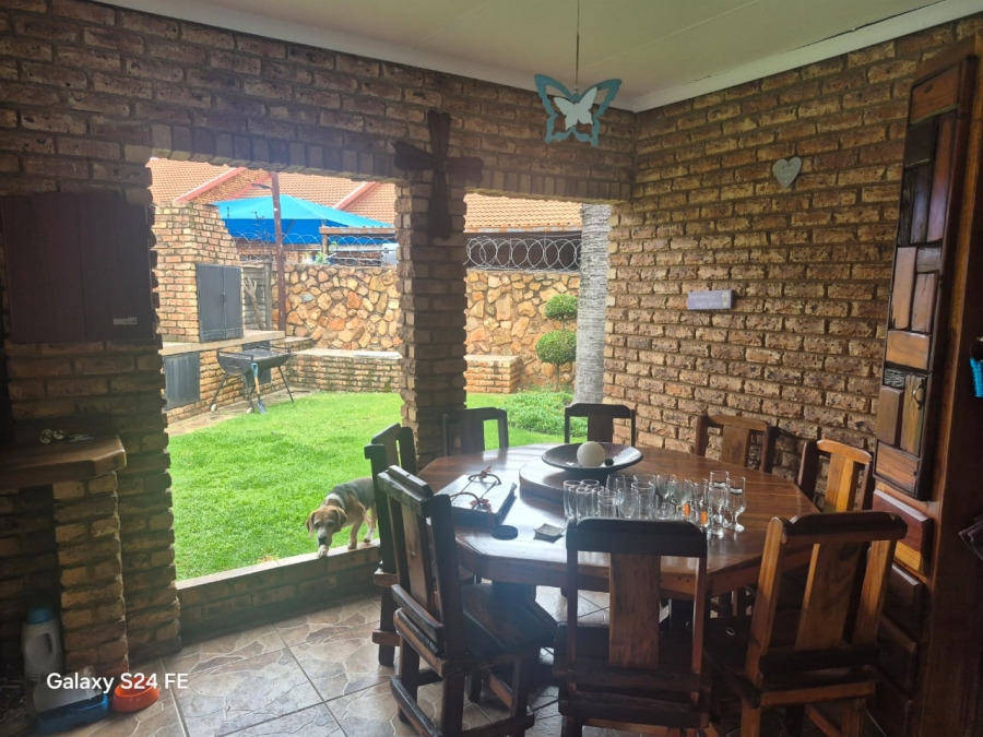 4 Bedroom Property for Sale in Geelhoutpark North West